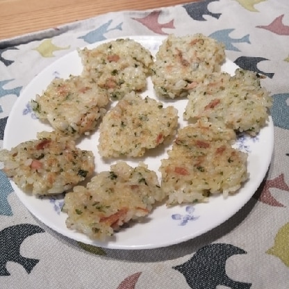 手で形を作らなくていいのがすごく楽ですね♪ツナの旨味に、ごま油とあおさの風味も良かったようで、あっという間になくなりました☆